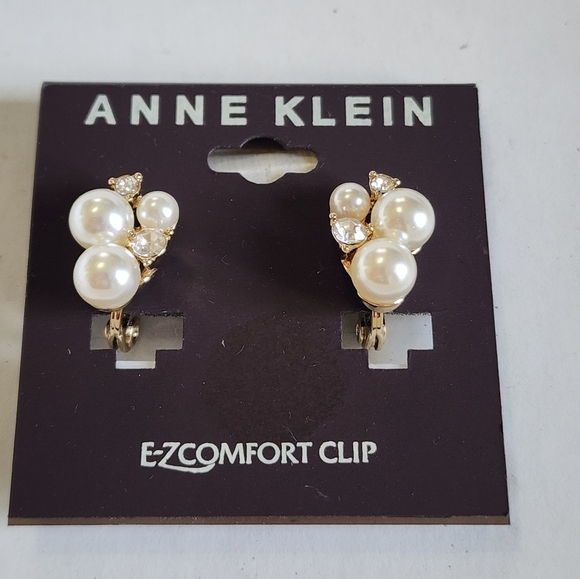 NWT Anne Klein Pearl & Imitation Diamonds Clip-On Earrings Set In Gold - Picture 2 of 12